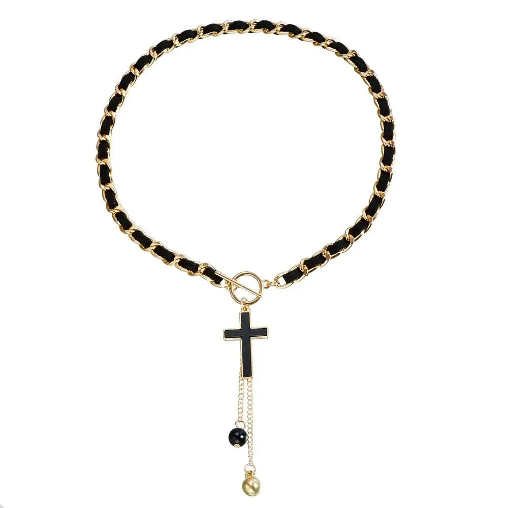 Trendy Black Heart-Shaped Pendant Necklace