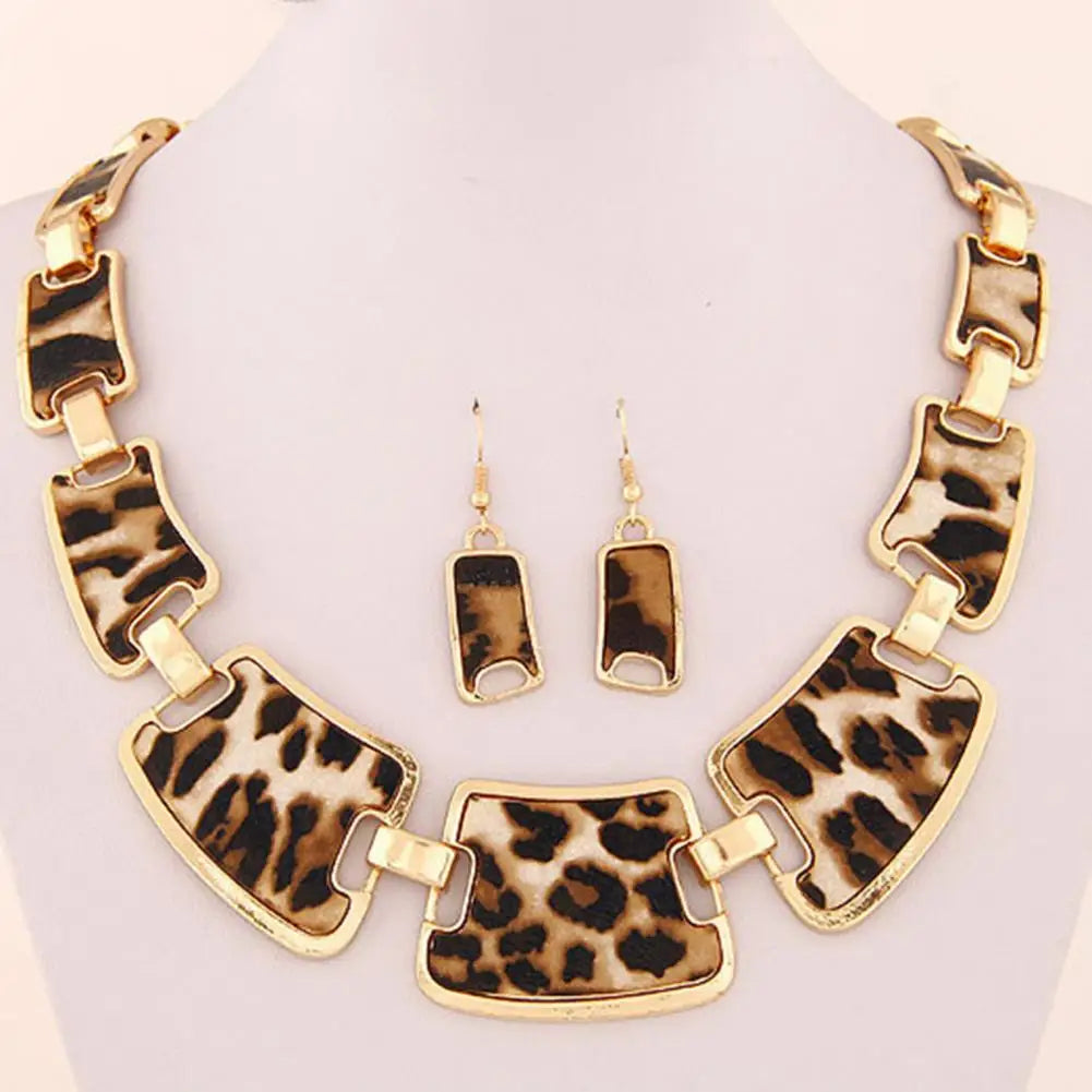 Tiger Jewelry Set – Necklace & Earrings
