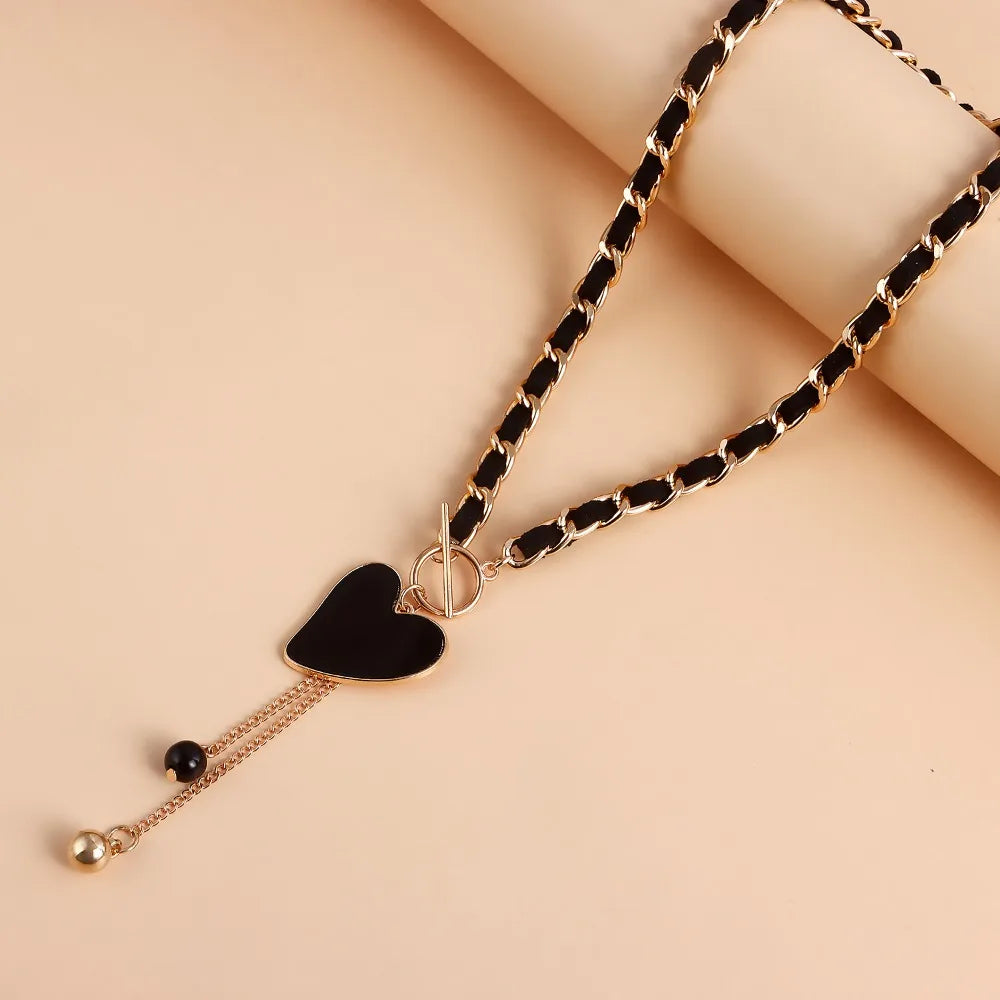 Trendy Black Heart-Shaped Pendant Necklace