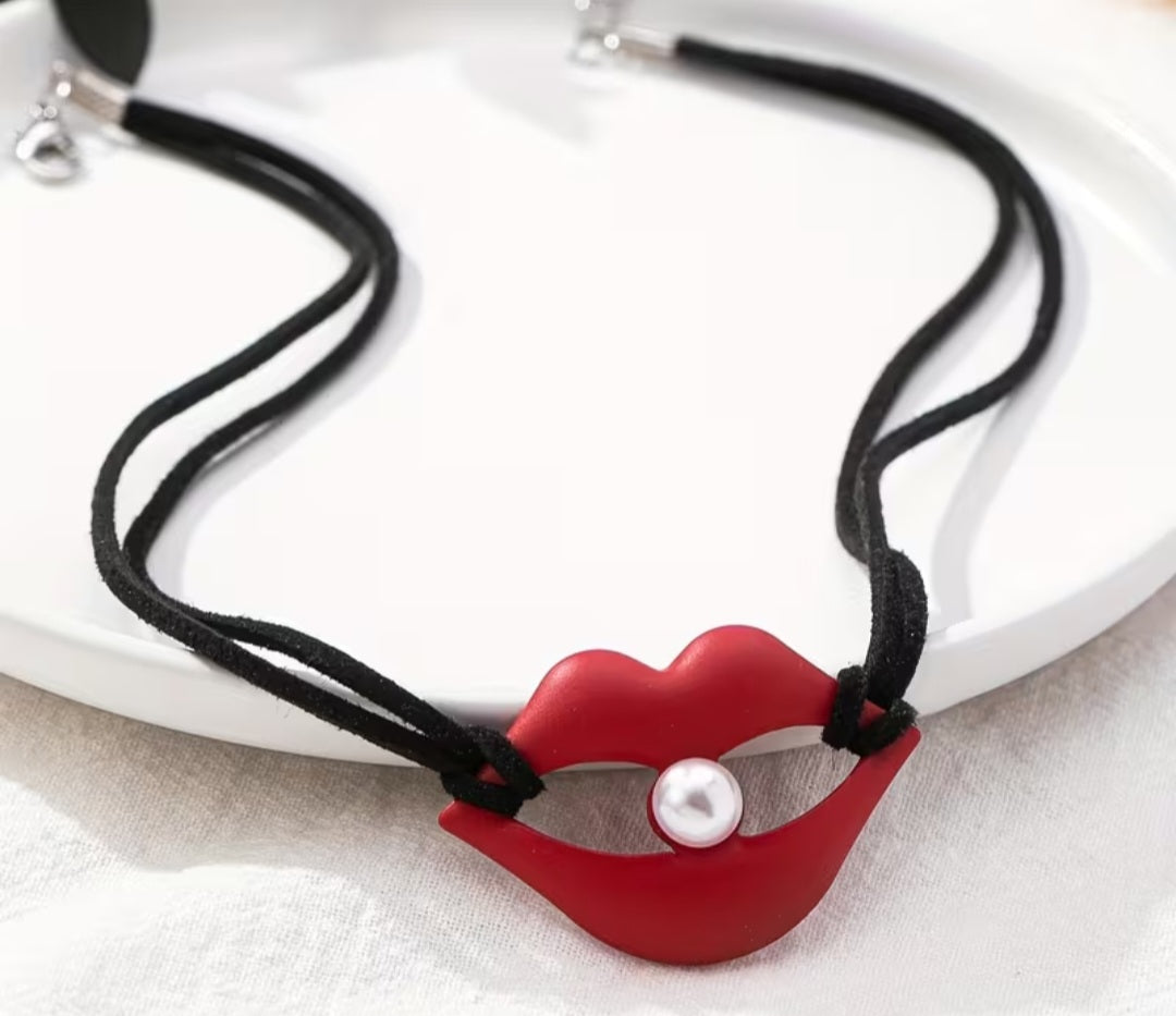 Lip Pendant Necklace – Elegant & Chic