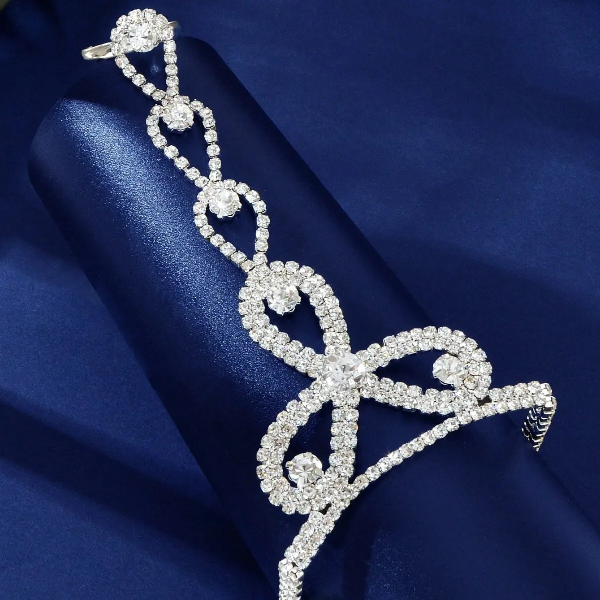 Designer Bracelets with Free Shipping – Luxury Fashion Bracelets, Sparkling Diamond-Studded Design, Elegant Jewelry, High-End Bracelets for Women, Wholesale.