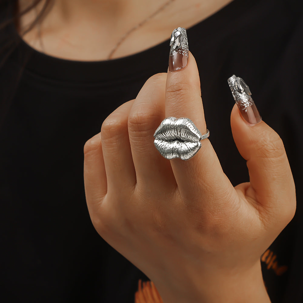 SHEIN 1pc silver Lips  Shaped Geometric Sexy Ring (SILVER)