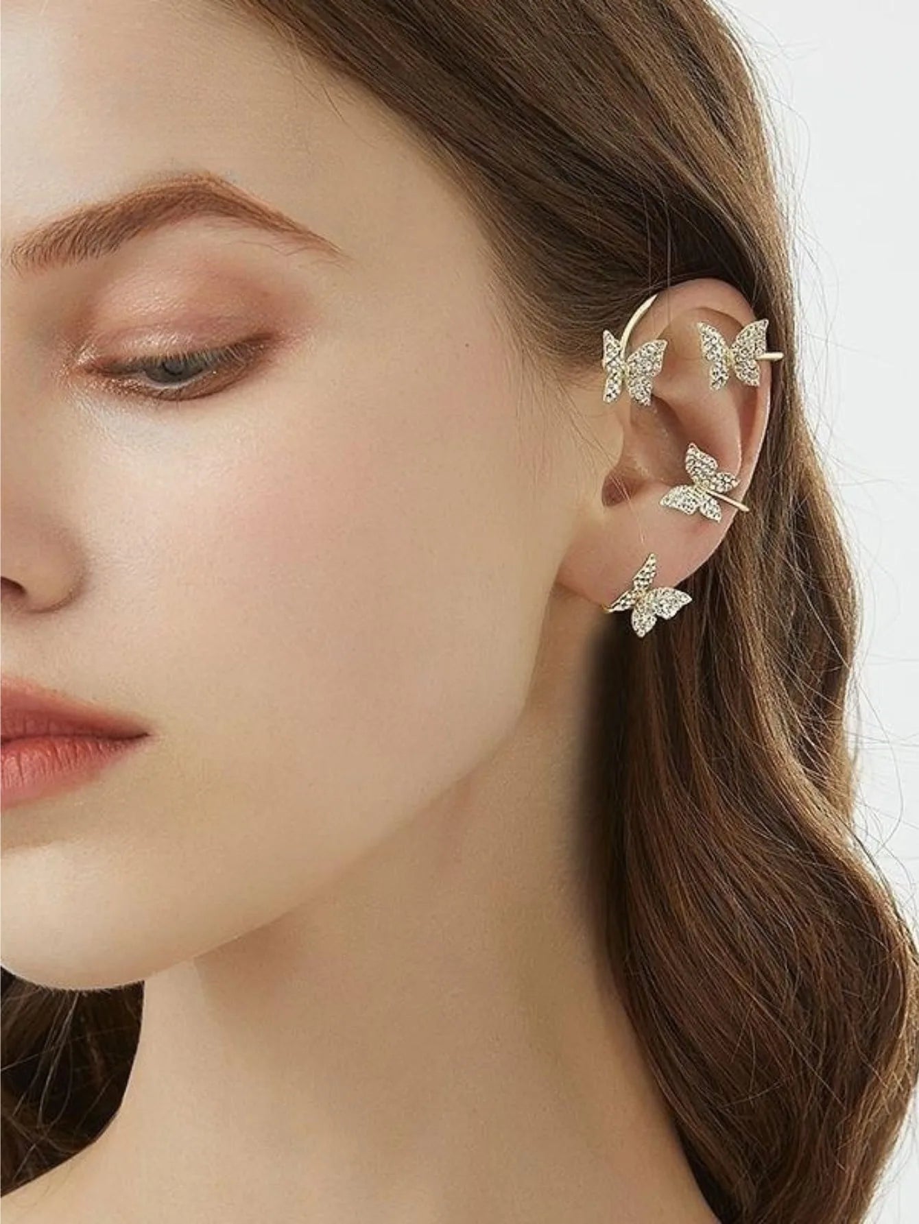 Single Butterfly Ear Cuff with Rhinestone Inlay, Korean Style Design, No Piercing, Elegant Ear Accessory for Women