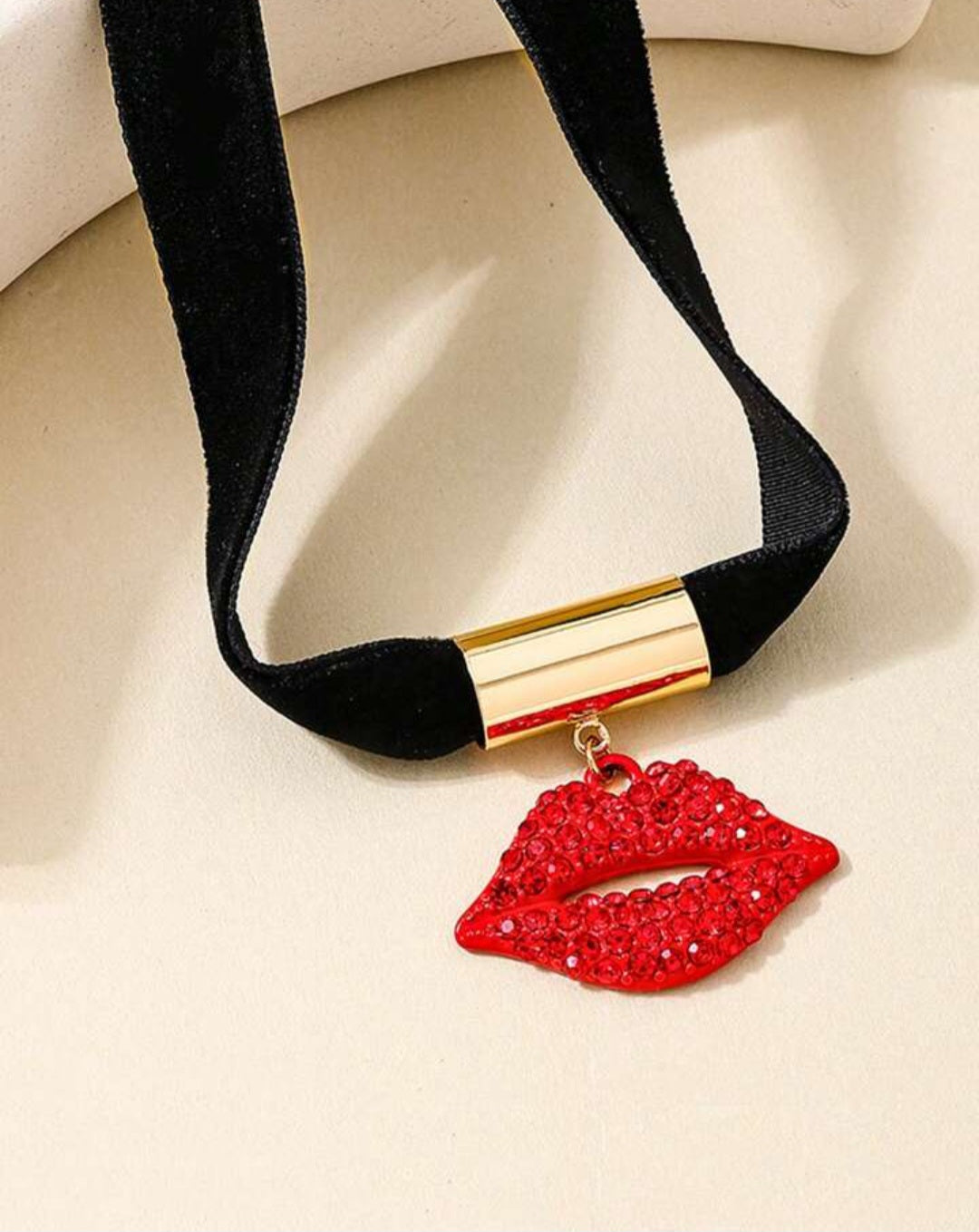 Red Lips & Turquoise Flower Necklace