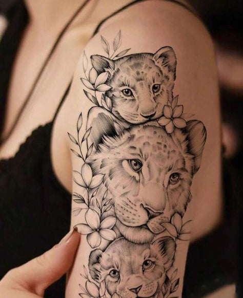 Beautiful temporary tattoo of a lion family with flowers. Elegant and detailed design. Perfect for showcasing a unique look. – Easy to apply and remove.