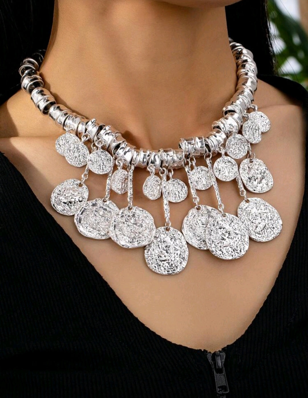 1 Pc New Vintage Style European & American Asymmetrical Metal Pendant Necklace, High-End Jewelry For Women