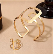 Elegant Geometric Gold Ring and Bracelet Set – Modern Minimalist Women’s Jewelry