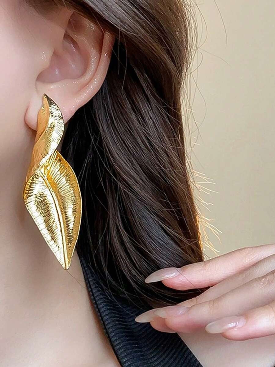 Gold leave earrings