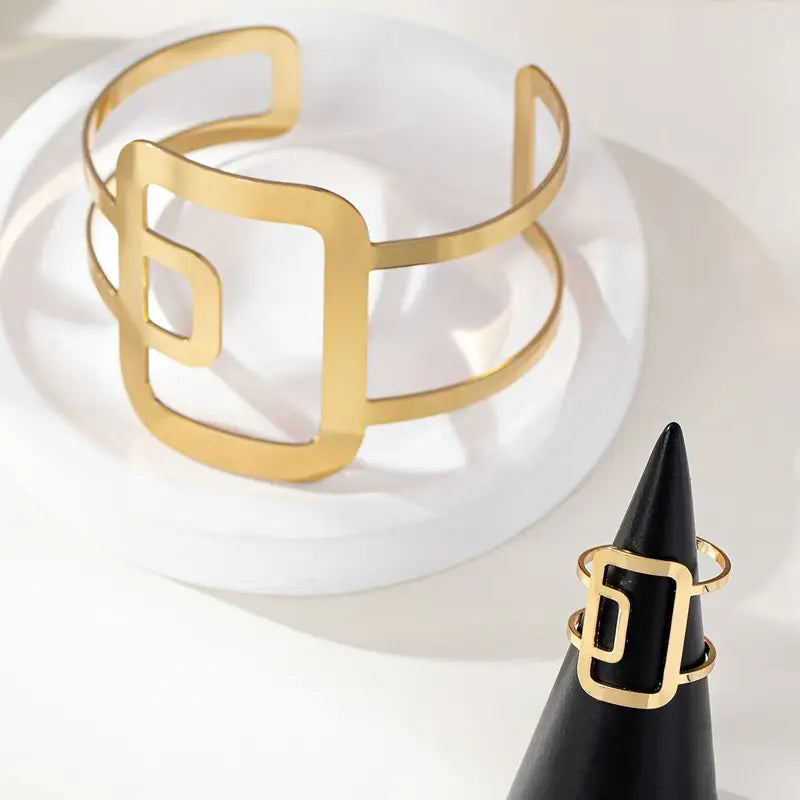 Elegant Geometric Gold Ring and Bracelet Set – Modern Minimalist Women’s Jewelry