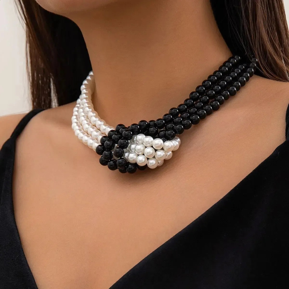 Ddmyoon Dainty Pearl Choker - سلسلة عظم الترقوة الفرنسية ، Fabric Multi -Layer Moon Choker