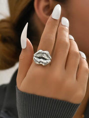 SHEIN 1pc silver Lips  Shaped Geometric Sexy Ring (SILVER)