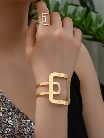 Elegant Geometric Gold Ring and Bracelet Set – Modern Minimalist Women’s Jewelry