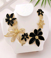 Necklace black flower
