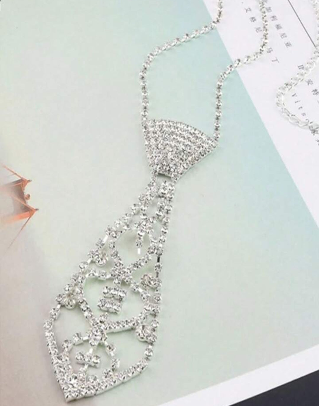 Elegant Tie-Shaped Necklace Adorned with Glitter and Rhinestones, Adjustable, Perfect for Trendy Occasions Like Graduation Parties, Valentine’s Day, and Mother’s Day – Ideal Gift