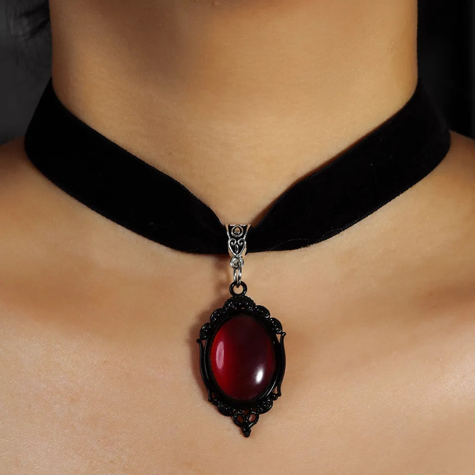 Gothic Blood Red Quartz Charm Necklace Oval Pendant Necklace For Women Halloween Vampire Embossed Witch Jewelry Vintage Chokers