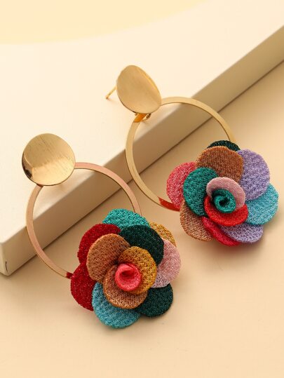 Gold shiny decorative high-heel brooch pin, a large ornamental accessory perfect for parties, holidays, and special occasions.