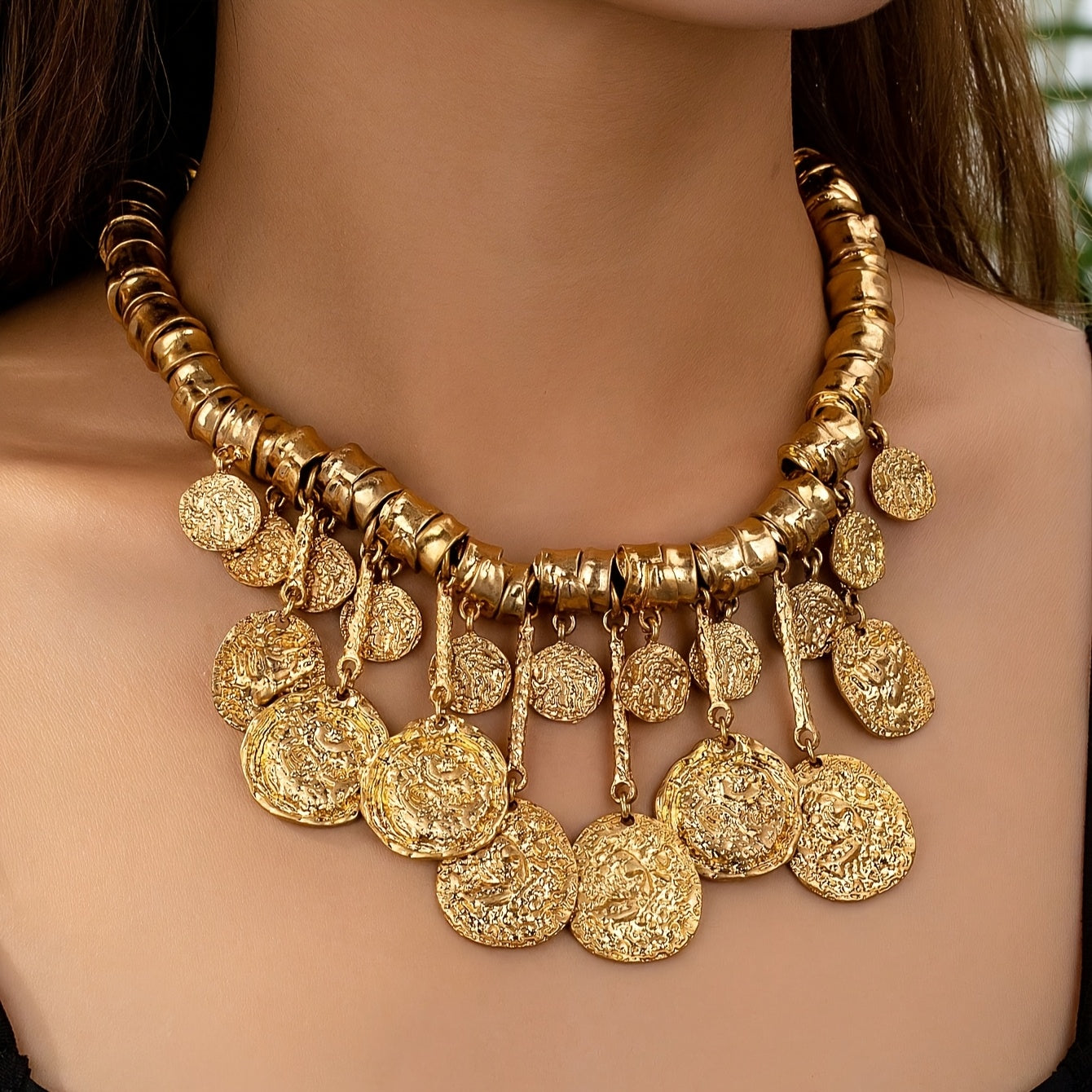 "Gold  irregular uneven coin choker necklace, vintage chunky Franco statement clavicle chain for women’s jewelry